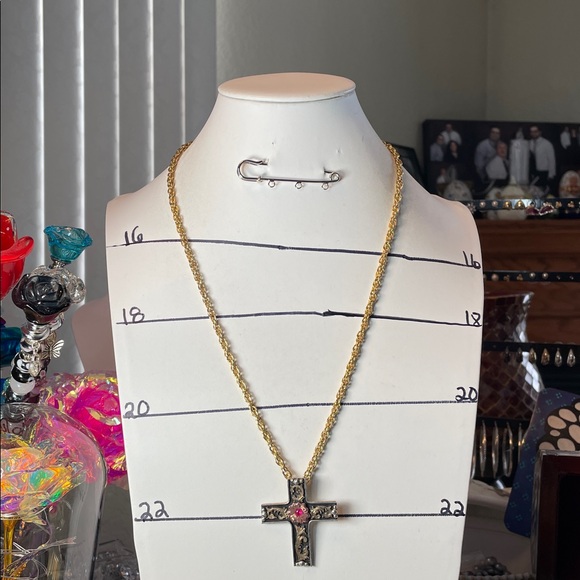 Vintage-Inspired Gold and Silver Cross Brooch with a Real Ruby Center - Picture 6 of 6